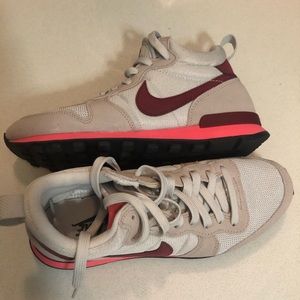 Brand new Nike sneaker size 8.5
